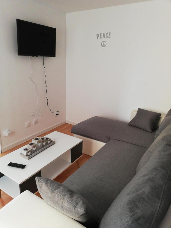 La Fere Du Siecle Apartment Bagian luar foto